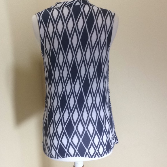 41 Hawthorn Sleeveless Blouse - Picture 2 of 3